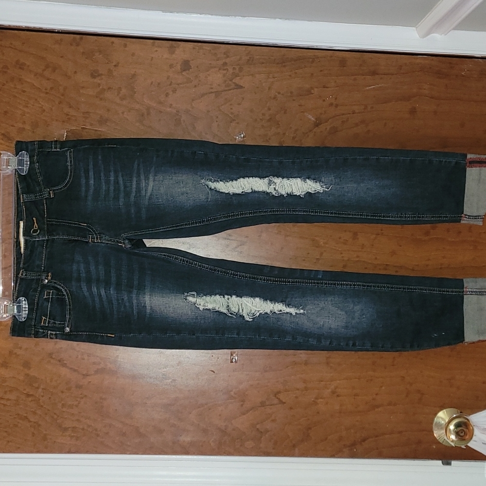 Size 0 Dark Wash distressed cropped ankle jean